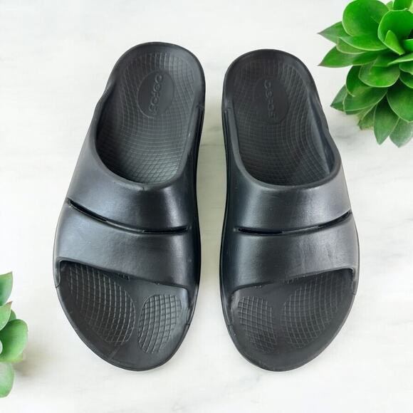 OOFOS OOahh Recovery Slides Black Slip On Sandals Women’s Size 8 Men's Size 6 - Picture 1 of 13